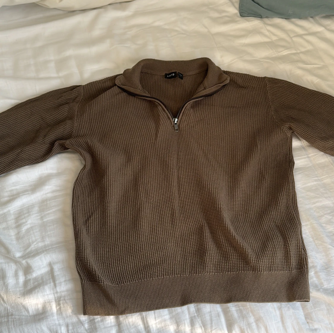 Brun stickad tröja från LMTD