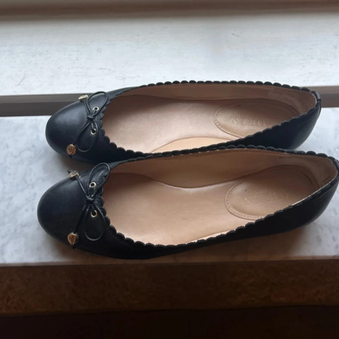 Svarta ballerinaskor från Lauren Ralph Lauren