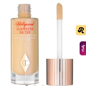 . Charlotte Tilbury Hollywood Flawless Filter - Hollywood Flawless Filter från Charlotte Tilbury ger en strålande och ungdomlig lyster. Den kommer i en elegant glasflaska med en applikator för enkel applicering. Perfekt för att skapa en jämn och glödande finish. Bara använd 1-2 gånger så nästan helt ny. Säljer i färgen 3 fair/ ljus. Skriv om ni är intresserade.💗