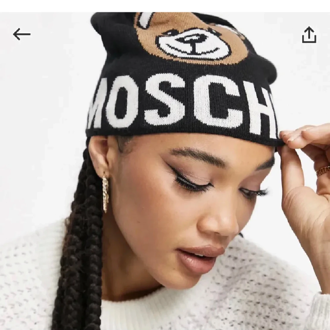 Svart mössa från Moschino med björn