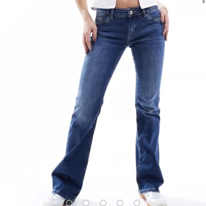Blå bootcut jeans från ONLY - Snygga blå bootcut jeans från only. Sparsamt använda så i bra skick!