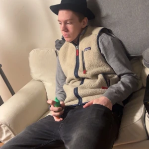 Beige fleeceväst från Patagonia - Säljer hela outfiten!