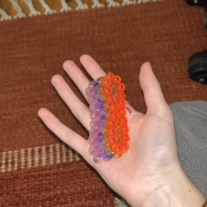 Jättefin hemmagjord armband - Fina färger gjort det själv tar en timme att göra❤️💕💕jätte cool