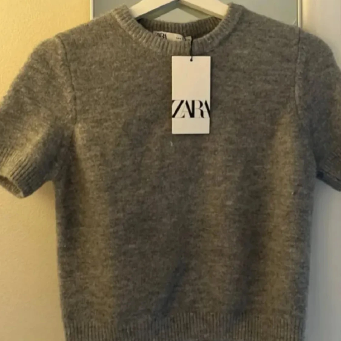 Grå stickad tröja från Zara