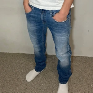 Replay anbass - Ett par snygga och stilrena replay anbass perfekt för våren! Kostar över 1000 nya, mitt pris 350!