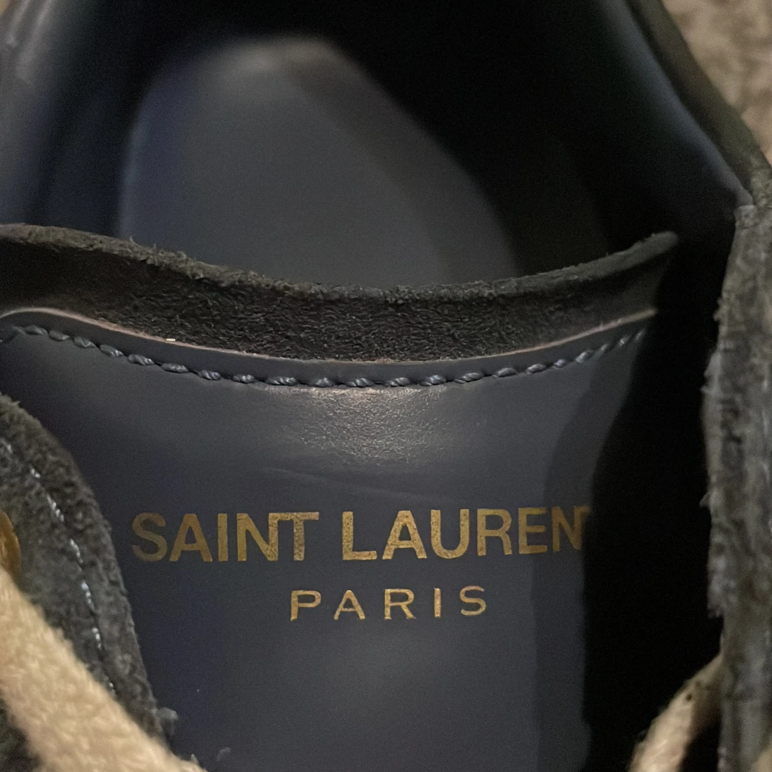 Mörkblåa skor från saint Laurent  - 2