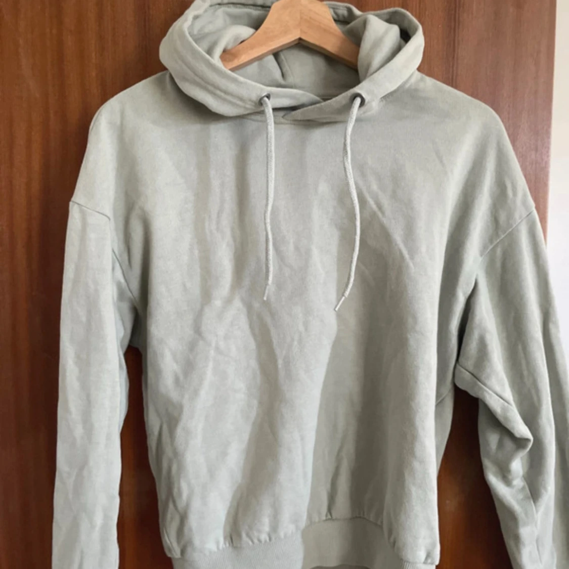 Ljusgrå hoodie från 157
