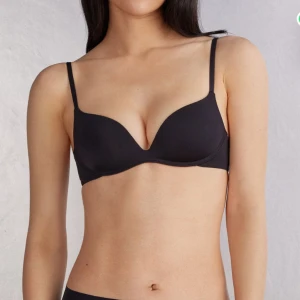 Intimissimi Bh - Säljer eftersom den inte passar mig längre . Den är väl använd men har inga defekter. Ordinariepriset är 419kr. Skriv för fler bilder eller prisförslag🩷