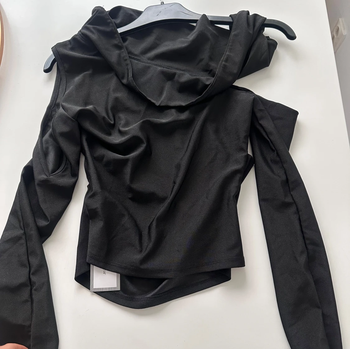 tröja med öppna axlar