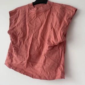 Persika färgad topp o byxor  - Från zara. Skrynkligt pga legat i påse