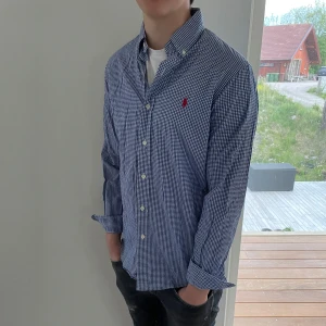 Polo Ralph lauren skjorta  - Polo Ralph lauren skjorta i blå/vit mönster 