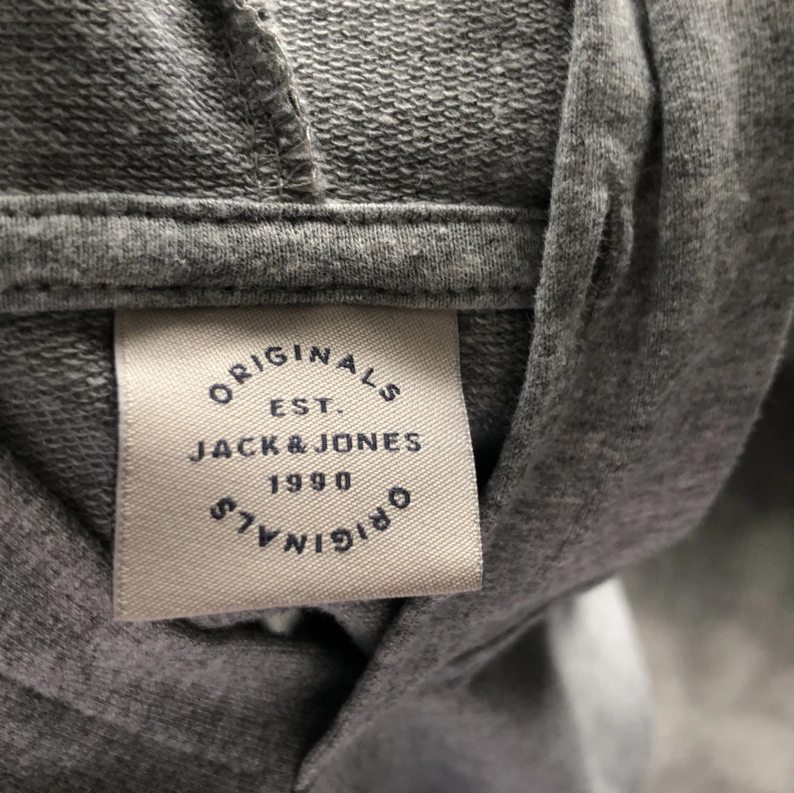 Grå hoodie från Jack & Jones - 4