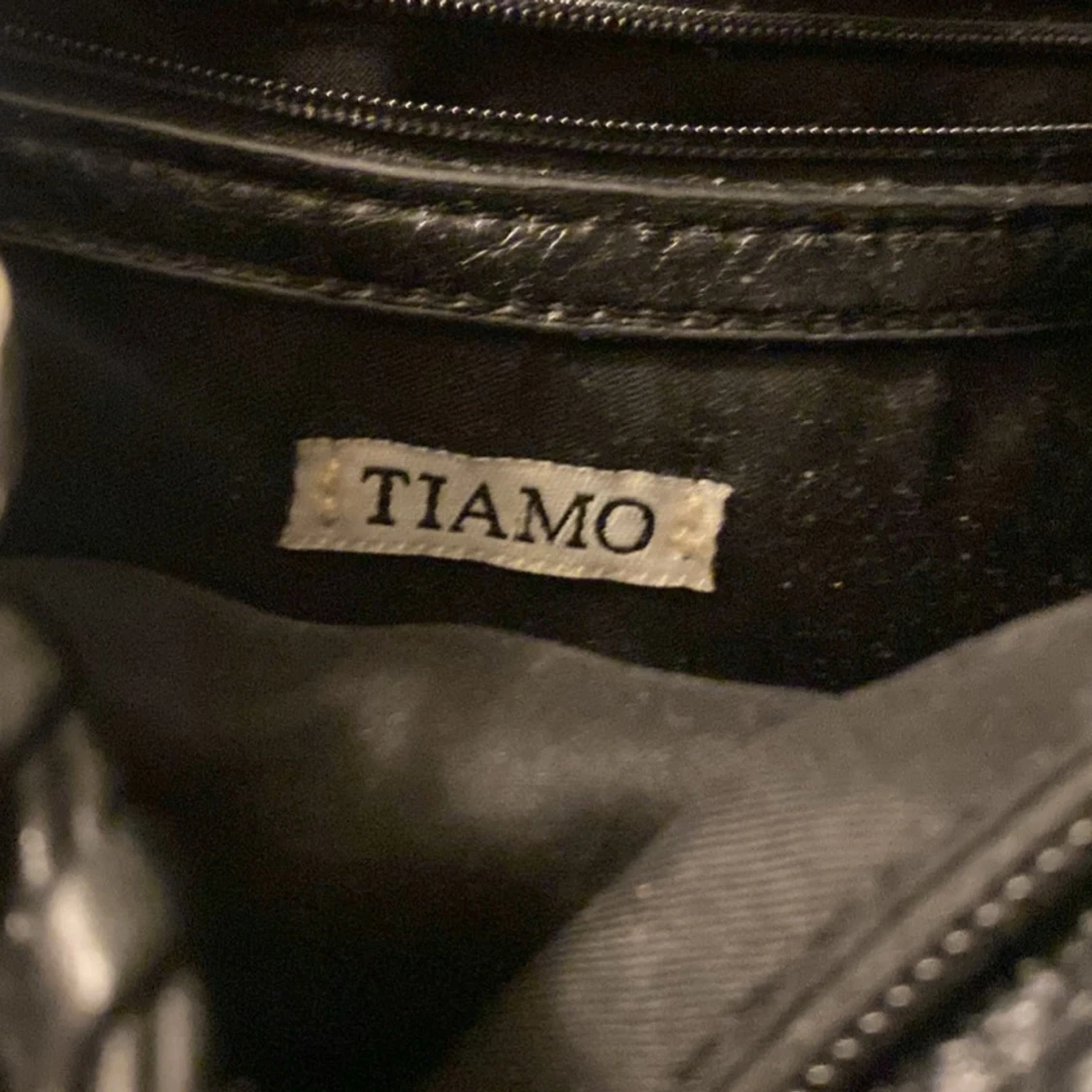 svart väska från tiamo - 2