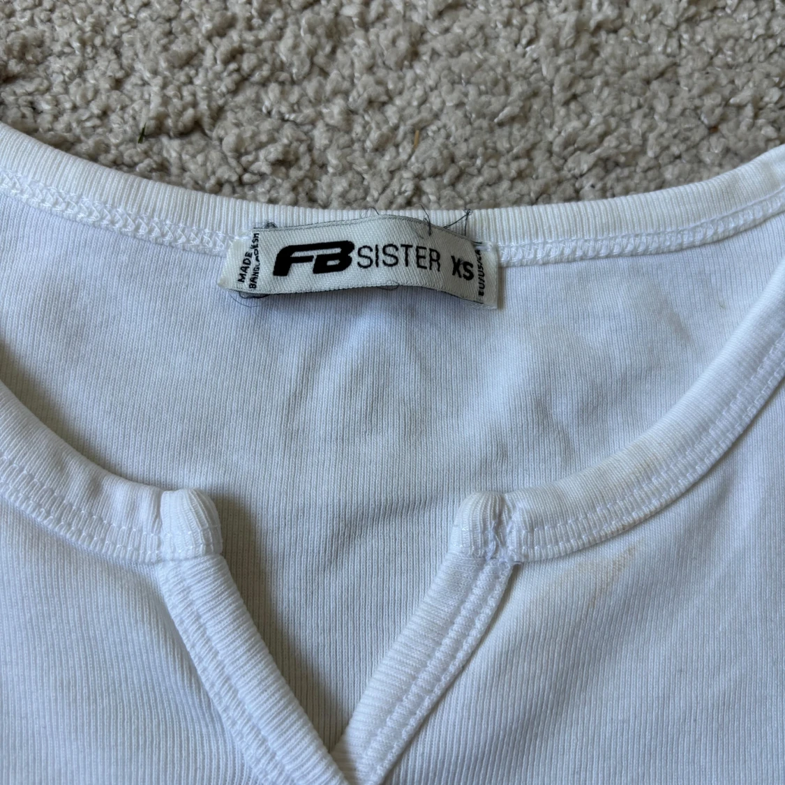 Vit croppad T-shirt  - 2