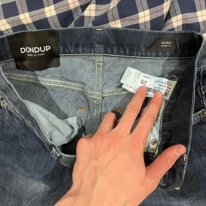 Dondup George jeans - Snygga fräscha jeans från dondup i modellen George, storleken är 28. Skick 9/10. Dm för mer info 