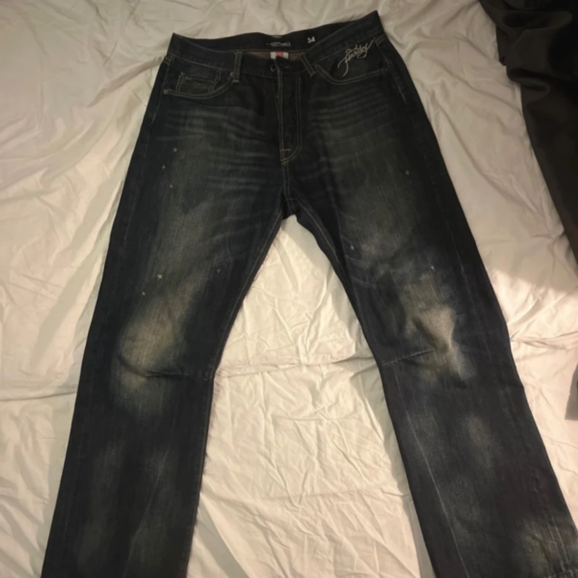 Ed Hardy jeans med broderade dödskallar och ormar - 1