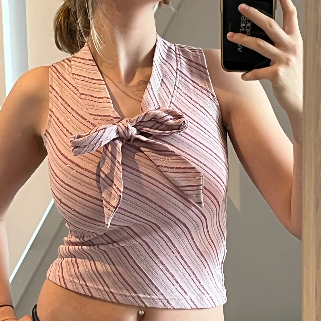 Rosa ärmlös topp med knyt