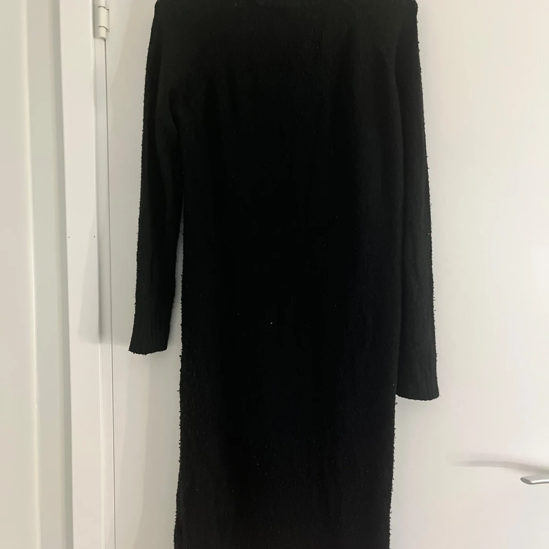 Svart stickad långklänning - 1