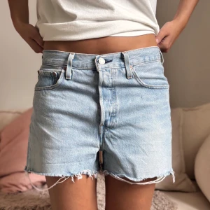 Levis shorts! - Så fina Levis jeans shorts  midjemått:76cm