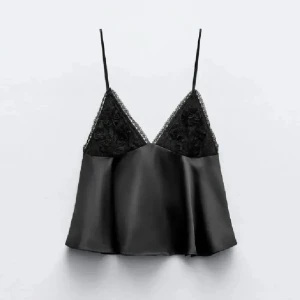 Svart linnetopp med spetsdetaljer SÖKER! - SÖKER!! Från Zara 