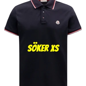 Svart pikétröja från Moncler - Söker med ett rimligt pris och skick.