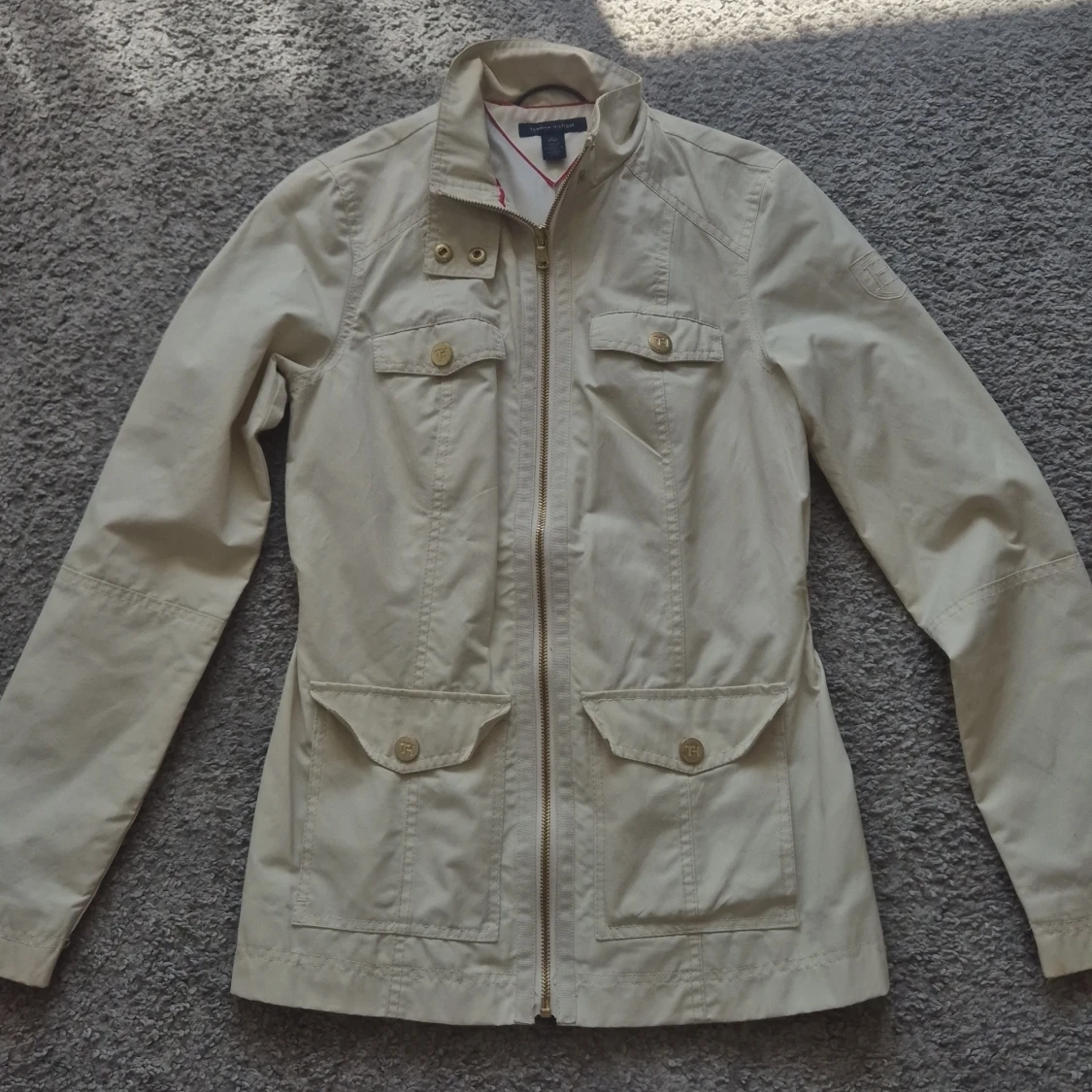 Beige jacka från Tommy Hilfiger