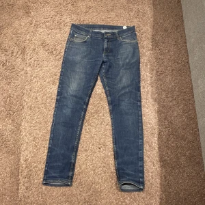 Blå skinny jeans från Cheap Monday - Säljer när dom inte används ny pris 499kr pris kan pratas om 