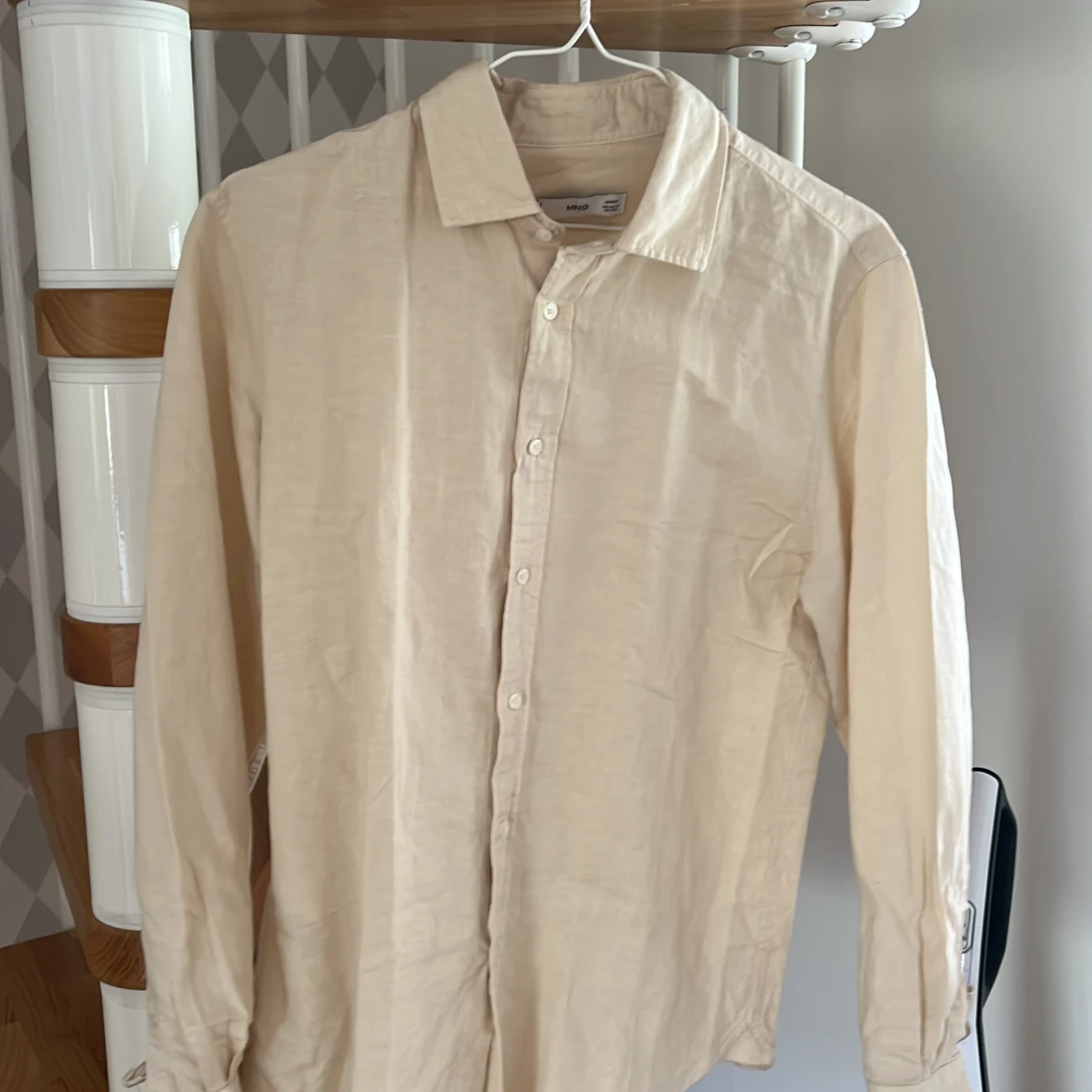 Beige skjorta från mango