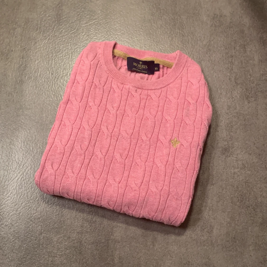 Rosa kabelstickad tröja från Morris Lady