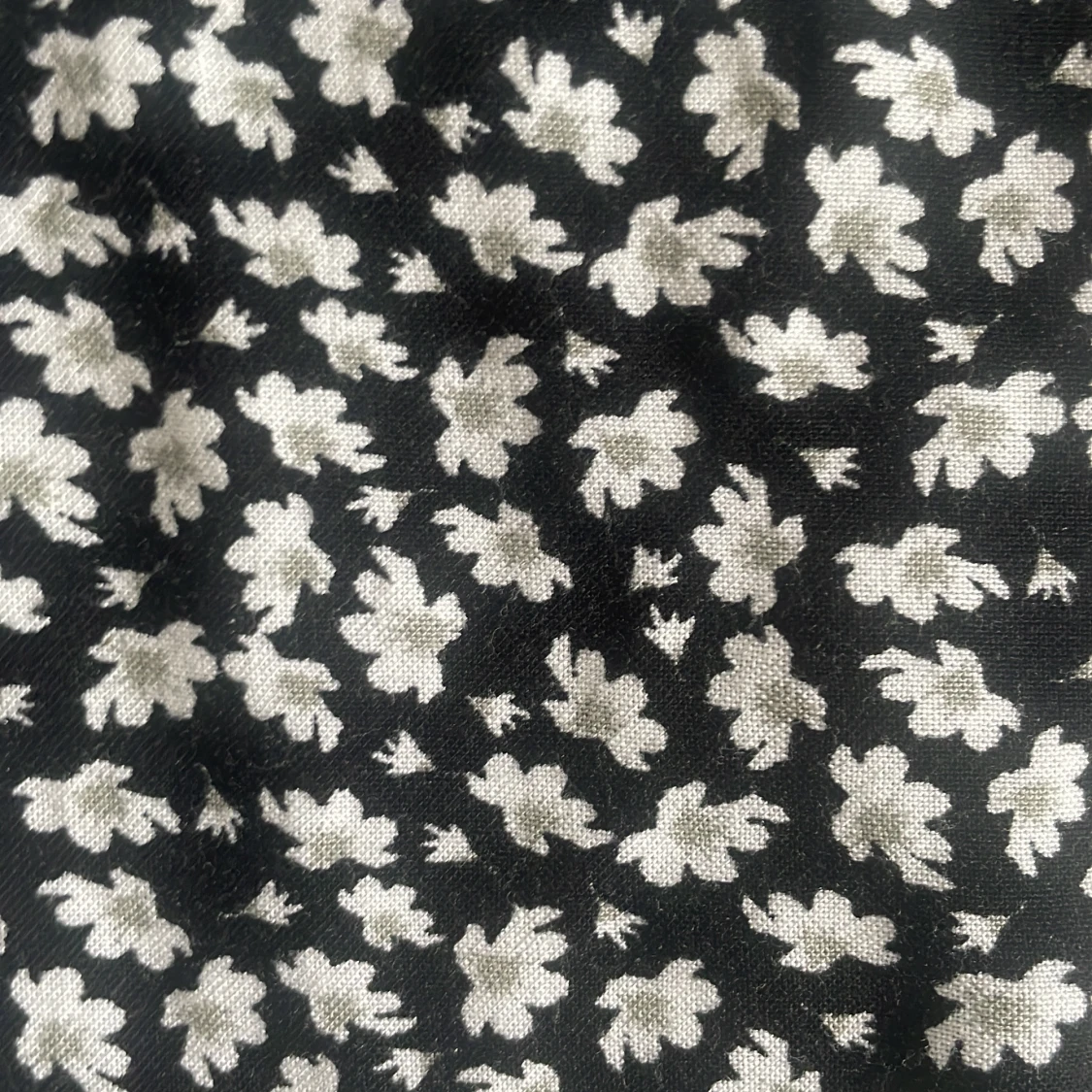 Svartvit blommig klänning från XOXO Friends - 2