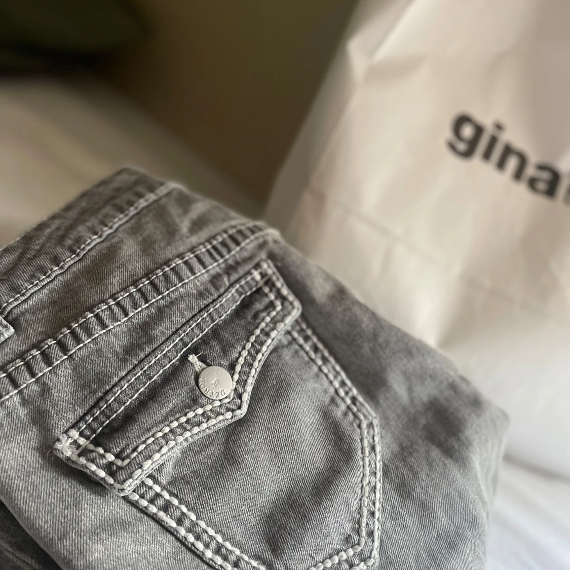 Grå jeans från Lindex