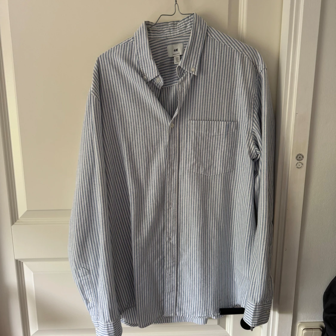 Blåvit randig skjorta från H&M