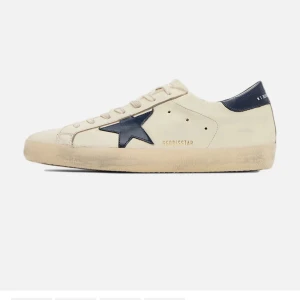 SÖÖÖÖÖKER GOLDEN GOOSE STORLEK 43-44 - Söker ett par golden goose storlek 43-44. Hör gärna av er om ni har ett par 