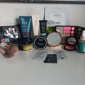 Hudvård och smink paket -  VID KÖP FÅR DU 50% PÅ EN AV MINA ANDRA ANNONSER, GÅ IN OCH KOLLA.       Innehåller en kristallhårbortagare,smink,hudvård,makeupwipes,koreanskincare testers och ansiktsmask ,en smink palett med ögonskugga,rouge och läppglans med ett coolt leopard mönster på fodralet,EN ÖGONKRÄM SOM TAR BORT MÖRKA RINGAR, Cosrx krämen och pudret är halvfullt, resten är testat,                                        på köpet kan du få 50% på en av mina andra annonser, gå in och kolla! ALLT KOSTAR NORMALT ÖVER 1500