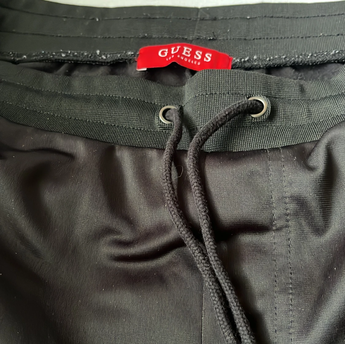 Svarta träningsbyxor från Guess - 3