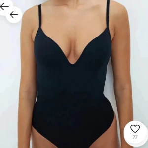 Body HM - Säljer denna bodyn från hm då den ej kommit till användning💞
