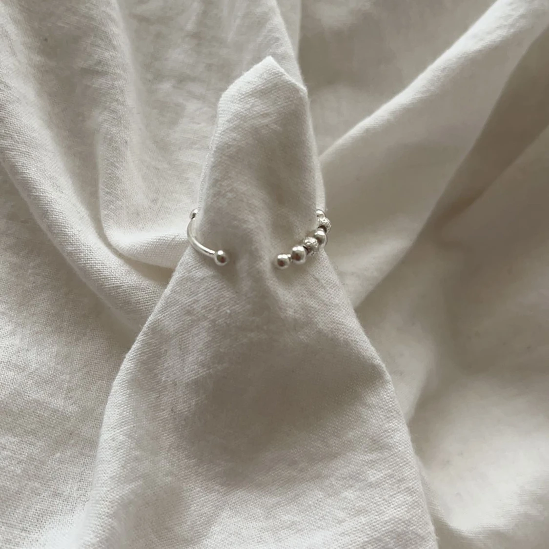 Snygg silverring med kulor - 2