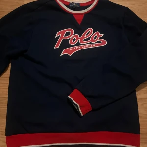 Polo ralph lauren tröja - Polo ralph lauren tröja använd ett tag men är i bra skick. Storlek XL. Priset är inte hugget i sten.