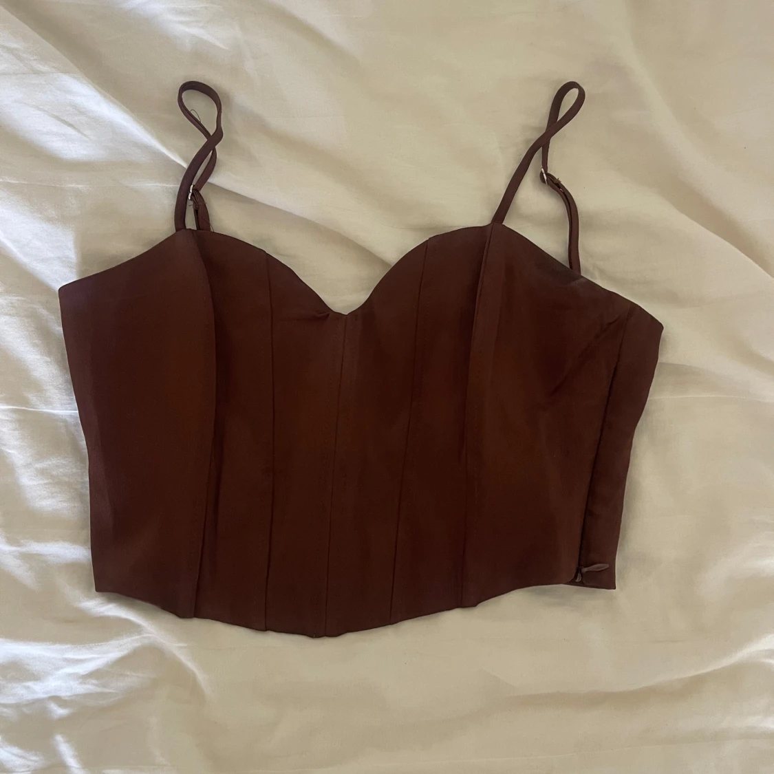 Brun korsett-topp med smala axelband - 1