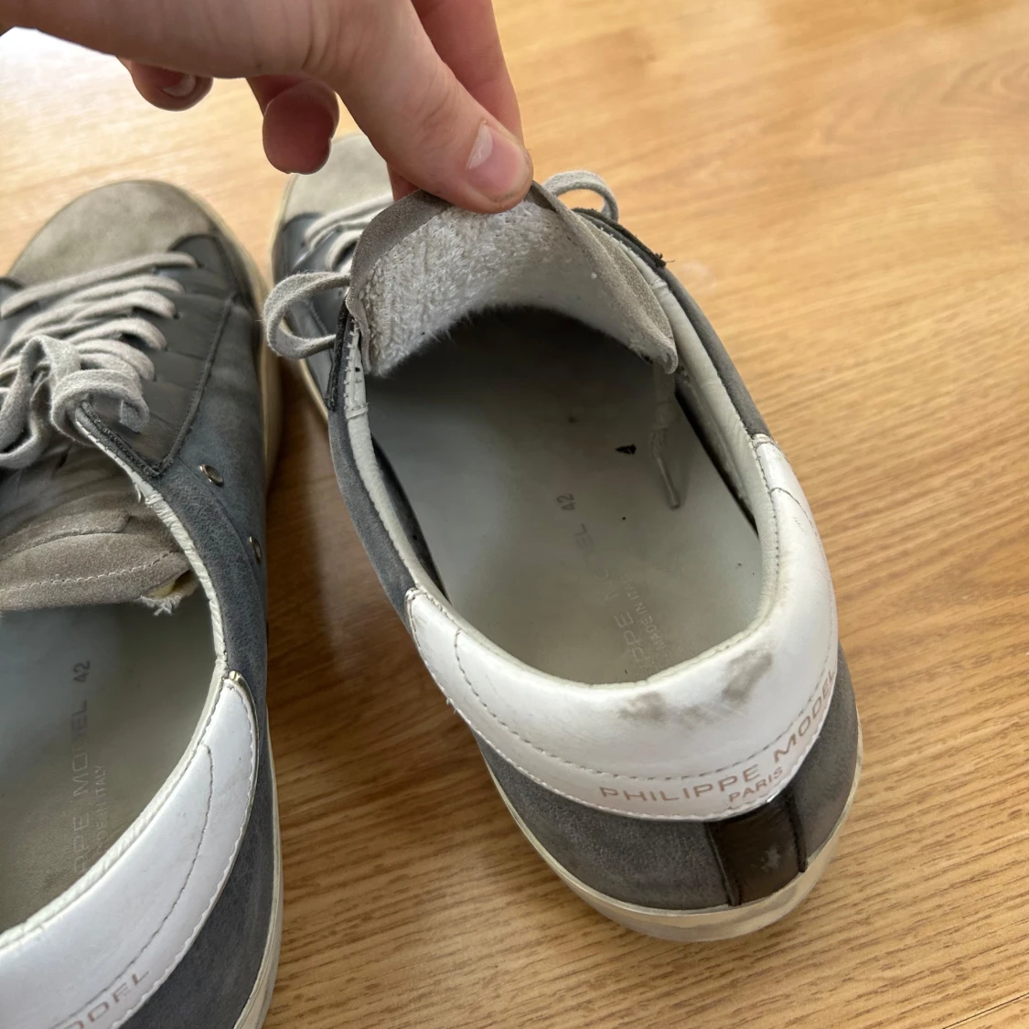 Philippe Model sneakers i grå mocka och skinn - 3