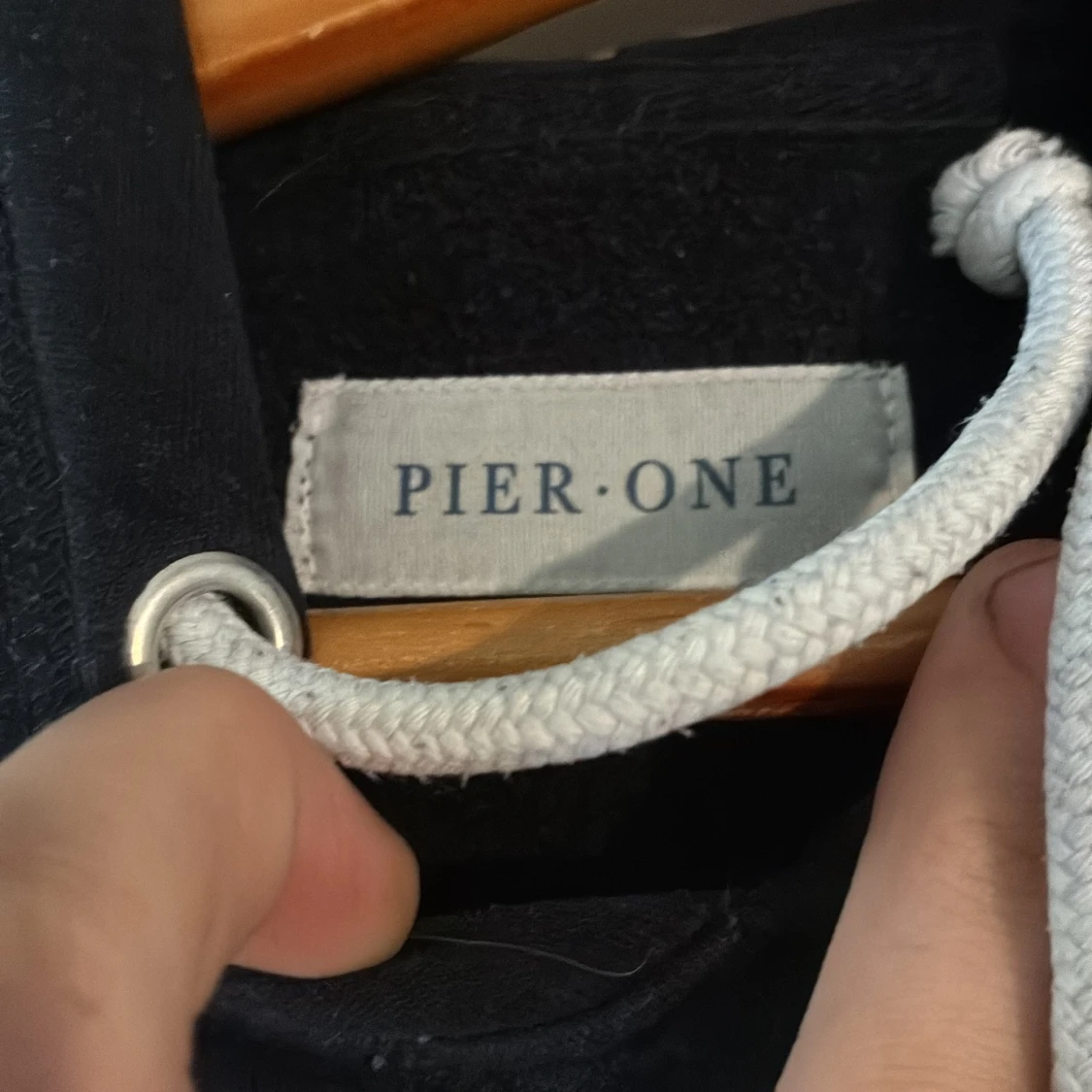 Svart hoodie från Pier One - 1