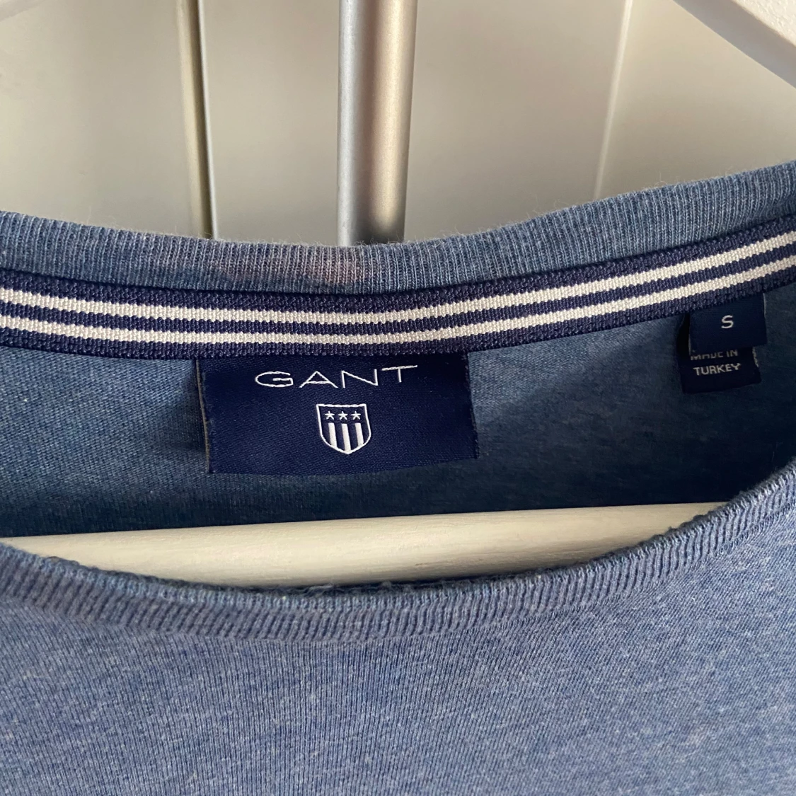 Blå t-shirt från GANT - 2