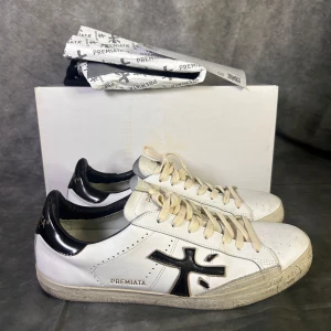 Premiata steven sneaker  - Mycket fint skick | Size 42 passar även 43  | fraktar spårbart inom 24 timmar med PostNord eller instabox | inget og medföljer 