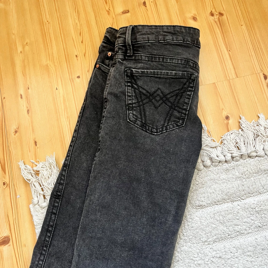 Svarta jeansbyxor från Gina tricot ”my perfect jeans” - 1