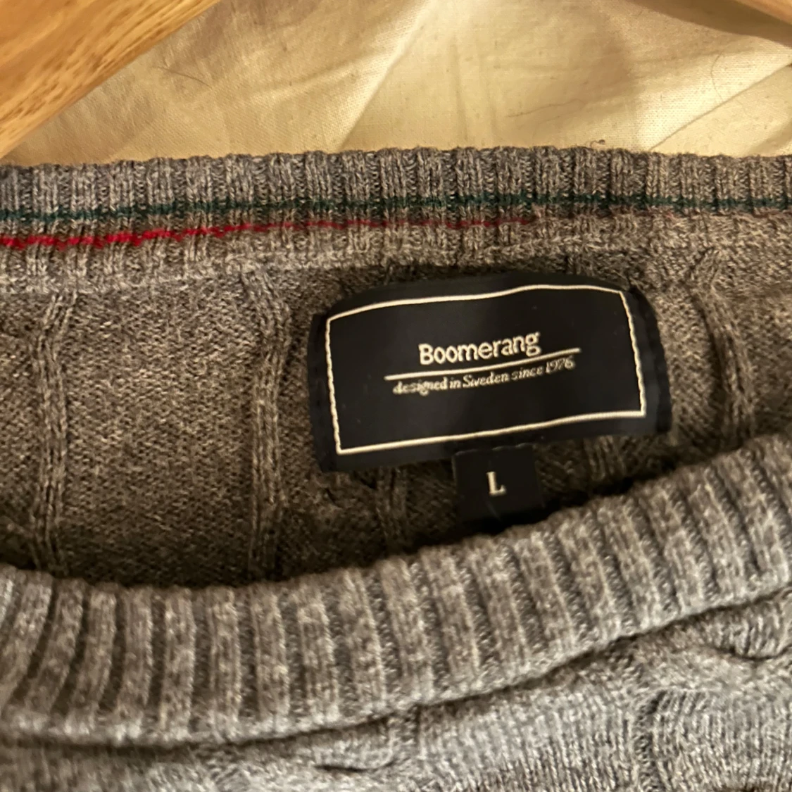 Grå kabelstickad tröja från Boomerang - 2