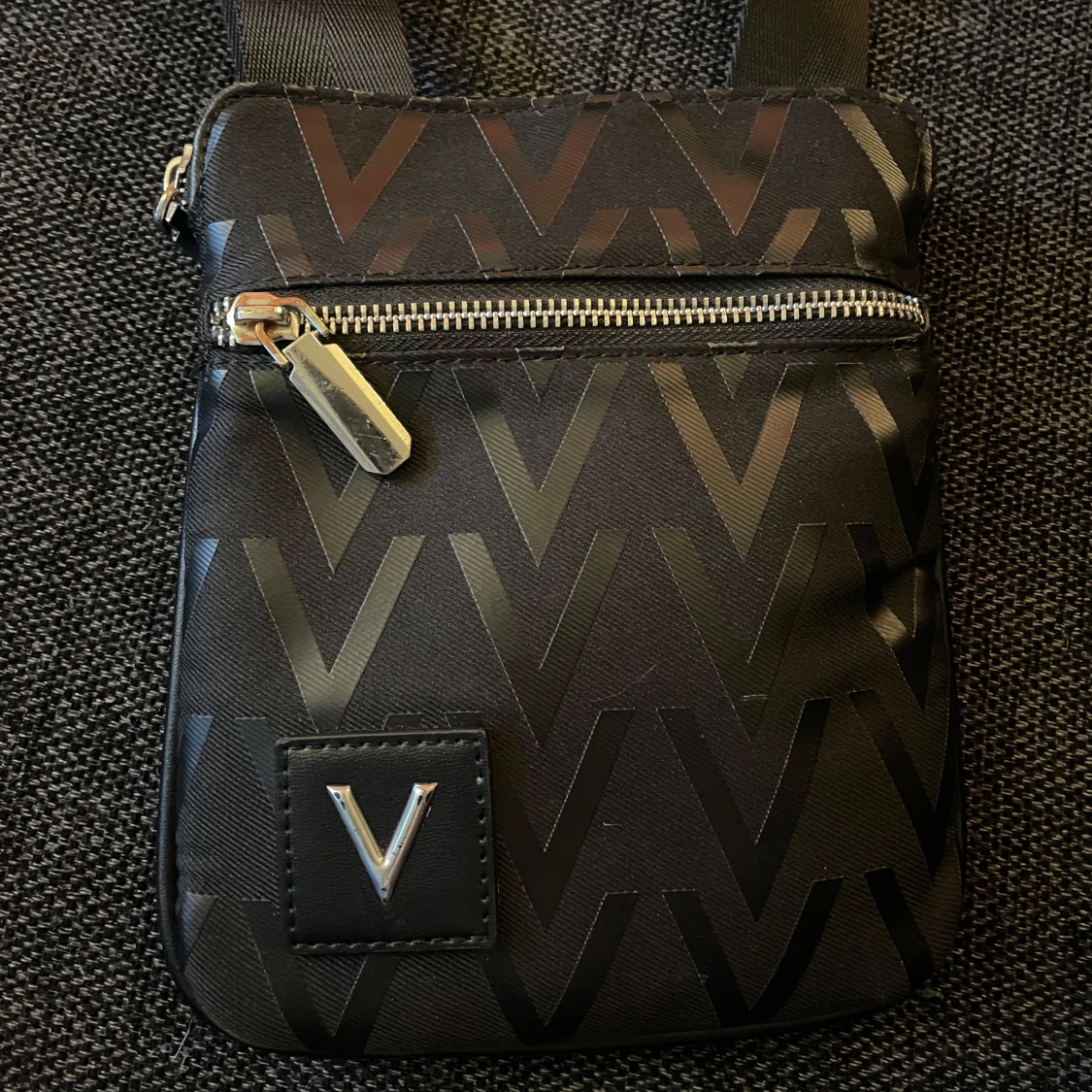 Svart axelväska från Mario Valentino