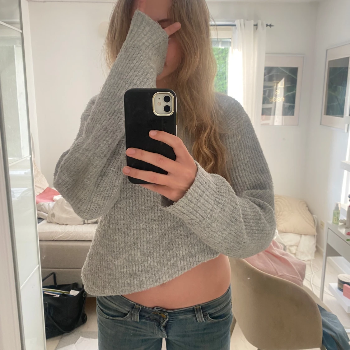 Grå stickad croppad tröja