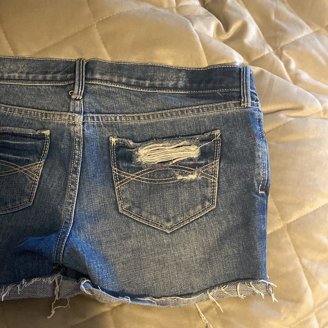 Blå jeansshorts från Abercrombie - 3