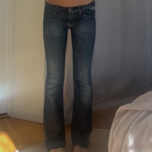 Lågmidjade bootcut jeans - Replay jeans I fint skick!