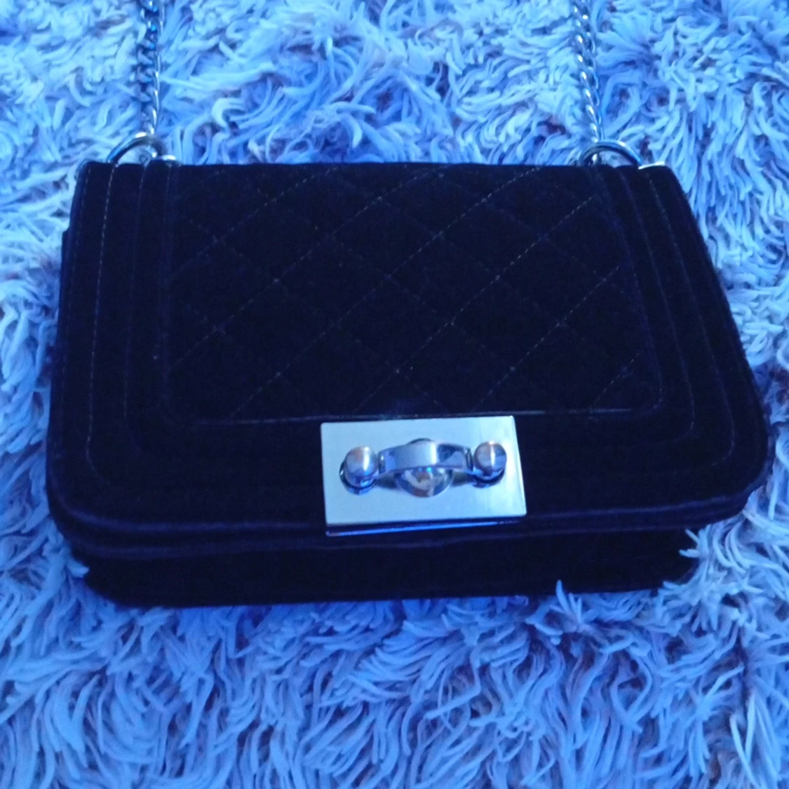 Svart quiltad axelväska Gina Tricot - 1